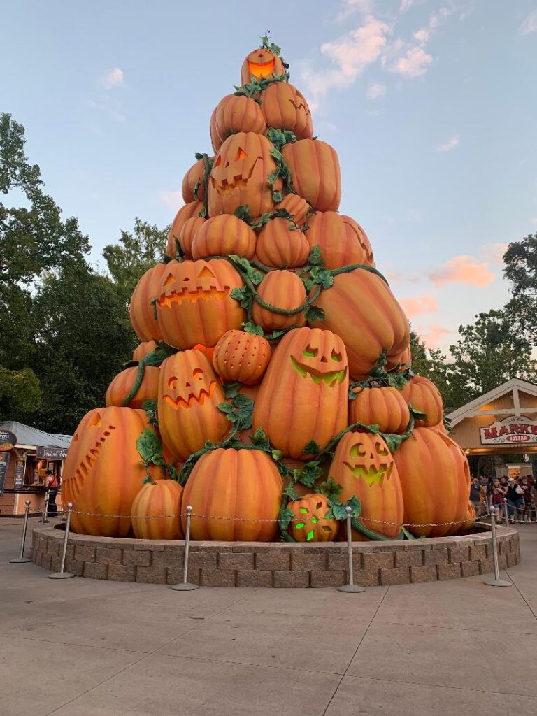 Dollywood Theme Park during one of the best times to visit!